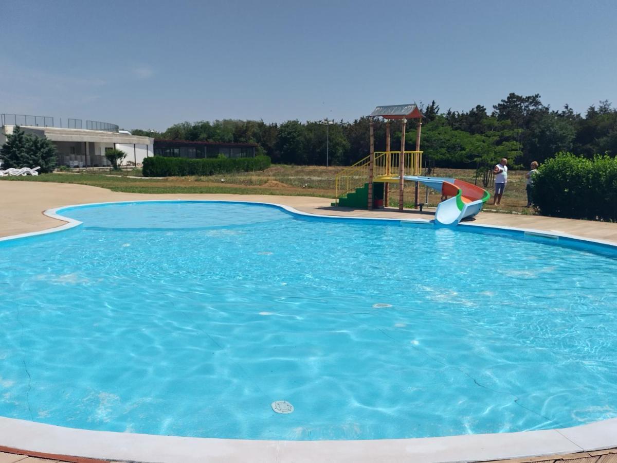 Blaxy Resort Stefi Cu Acces La Piscine Gratuit Douăzeci şi Trei August エクステリア 写真