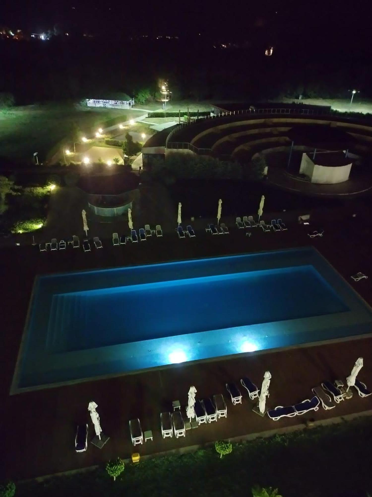 Blaxy Resort Stefi Cu Acces La Piscine Gratuit Douăzeci şi Trei August エクステリア 写真